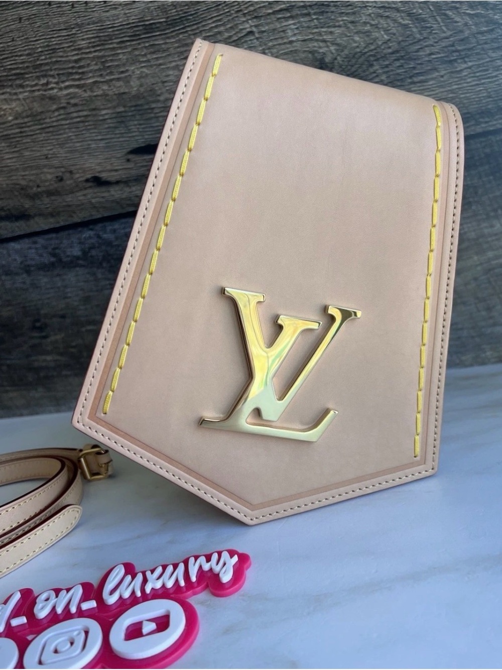 Authentic Louis Vuitton Keybell XL Vachetta Leather Crossbody Luggage Tag Purse - Picture 2 of 16